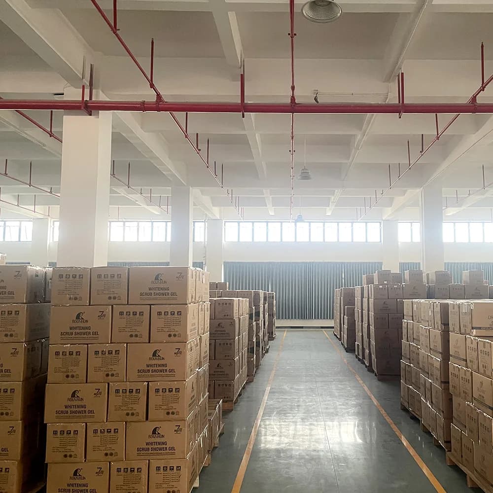 Carton warehouse aisles supporting finished-order pack-out at King Metis