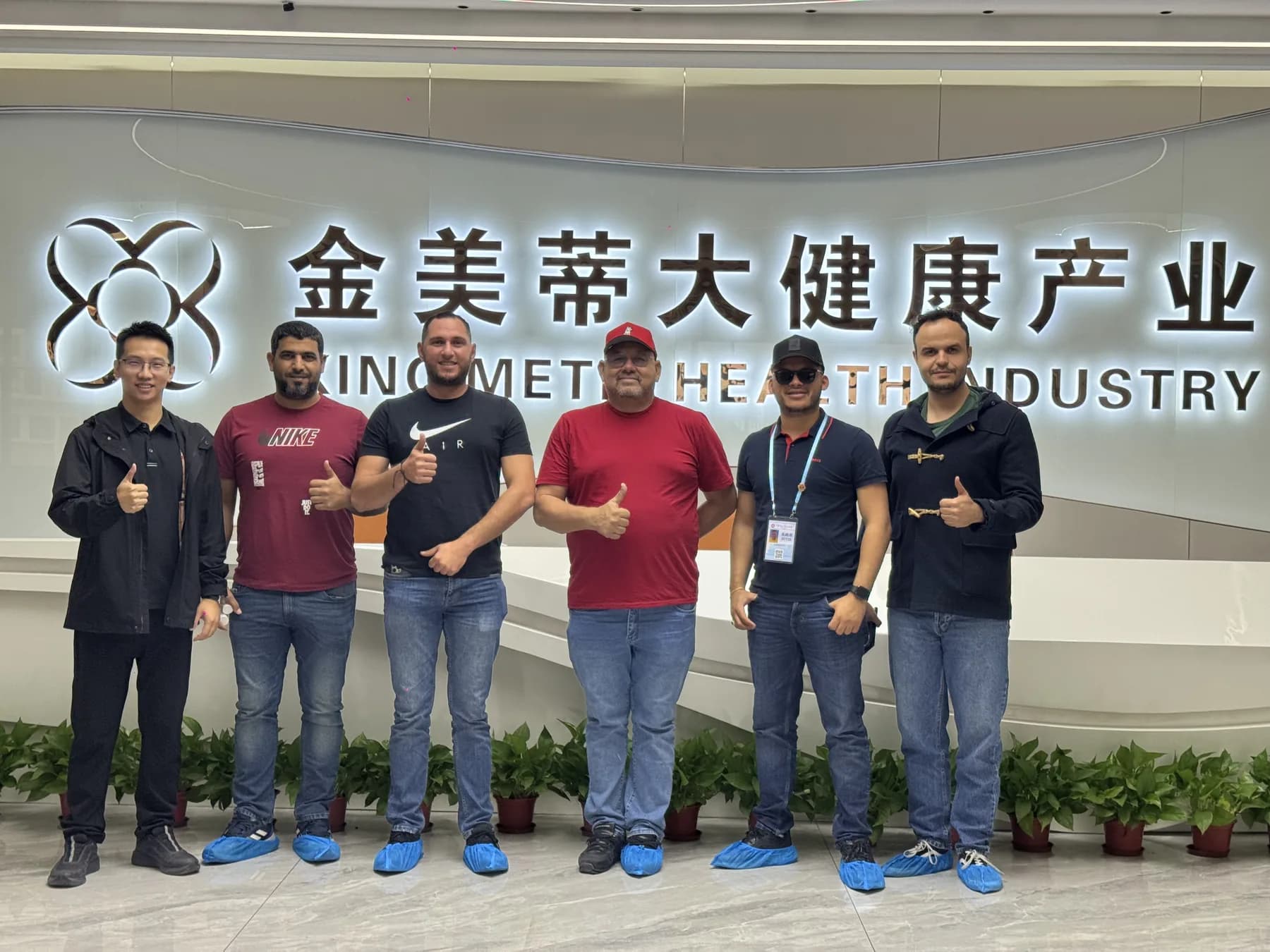 International buyers visiting the King Metis cosmetics factory in Foshan