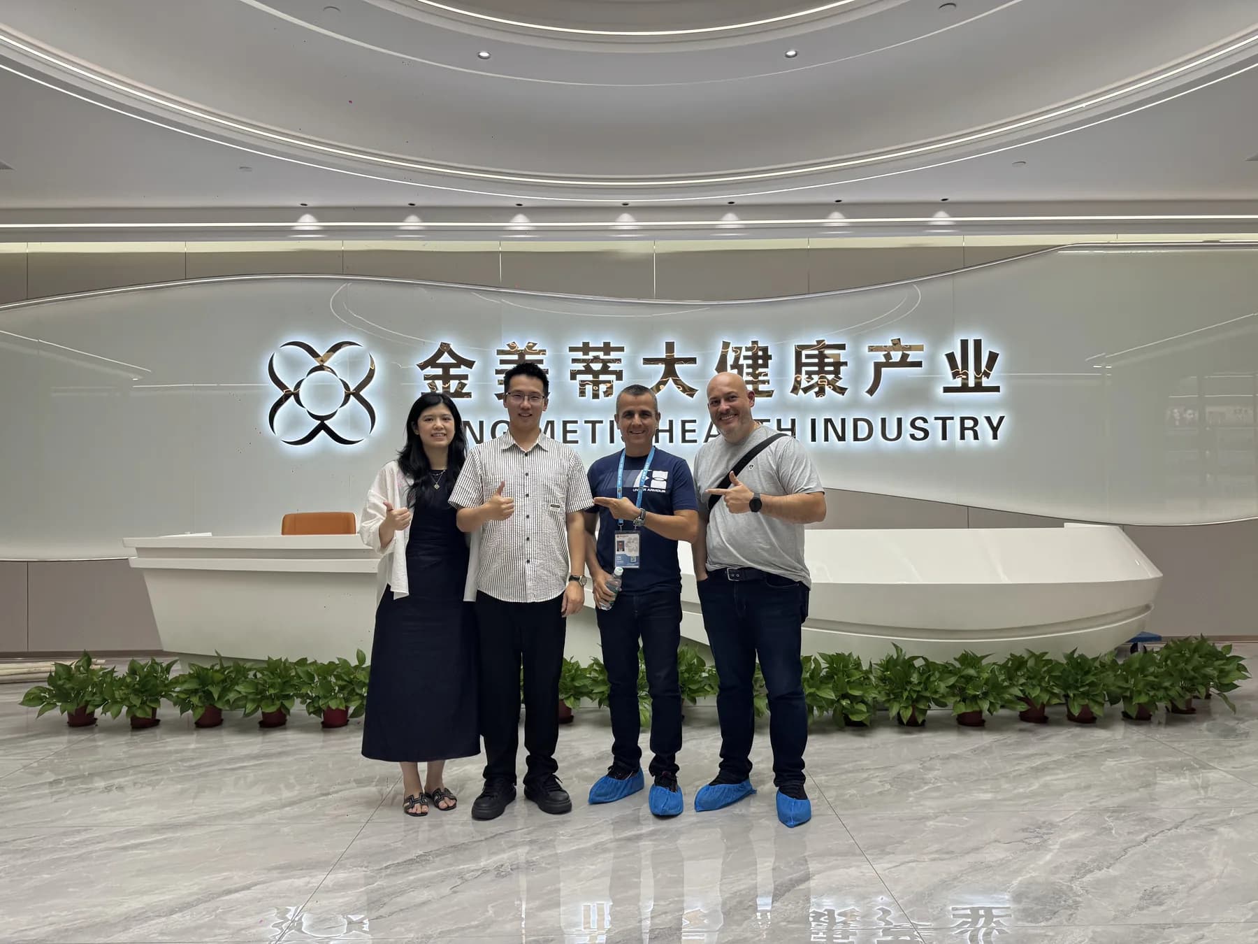 International buyers visiting the King Metis factory reception in Foshan
